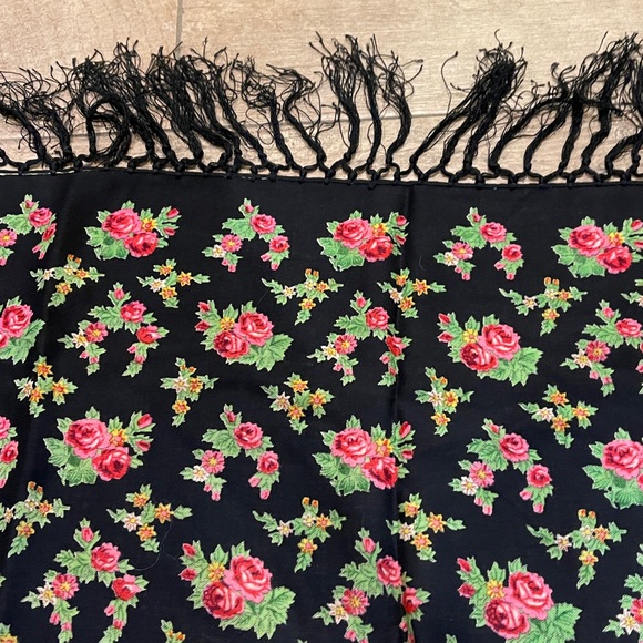 Floral Black Scarf with Fringe - Picture 3 of 3